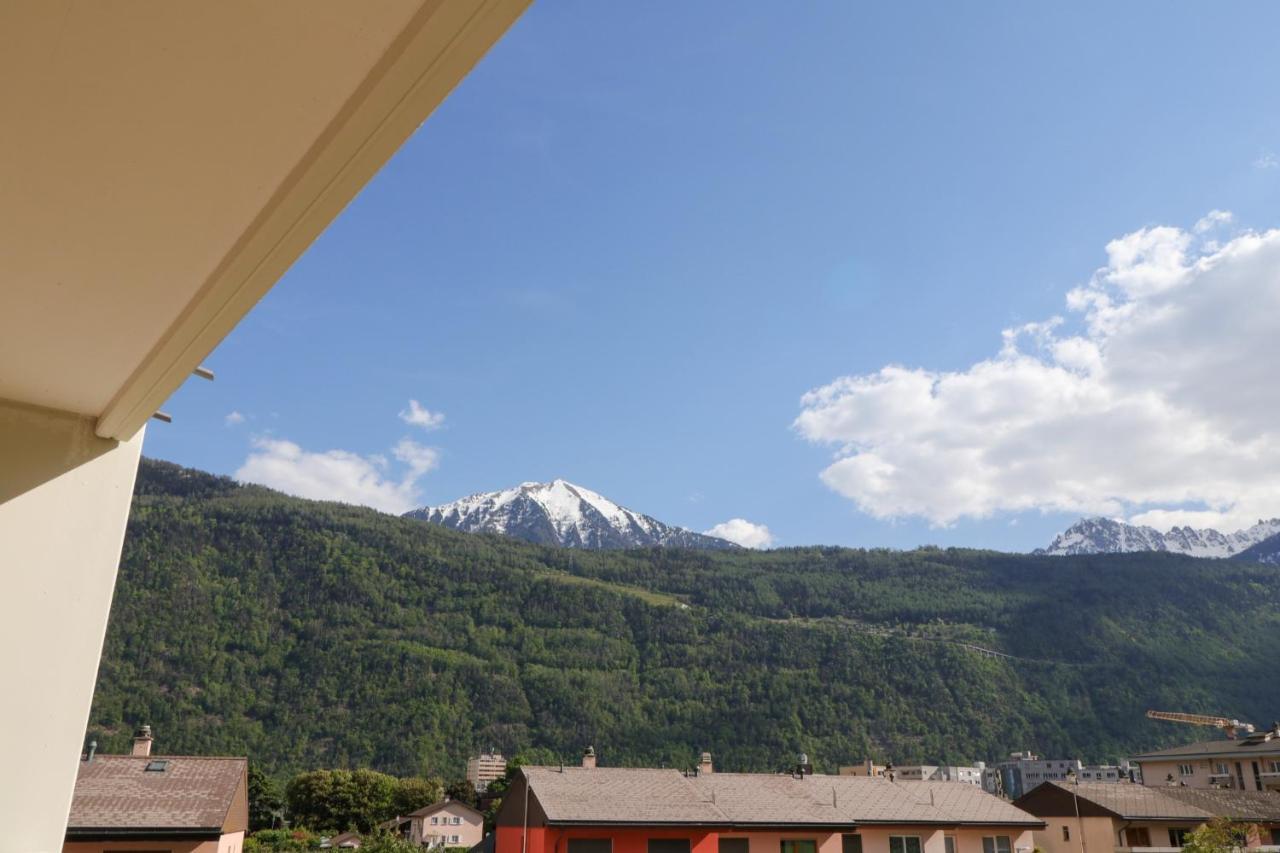 Modern Apartment Close To Martigny Train Station Exterior foto