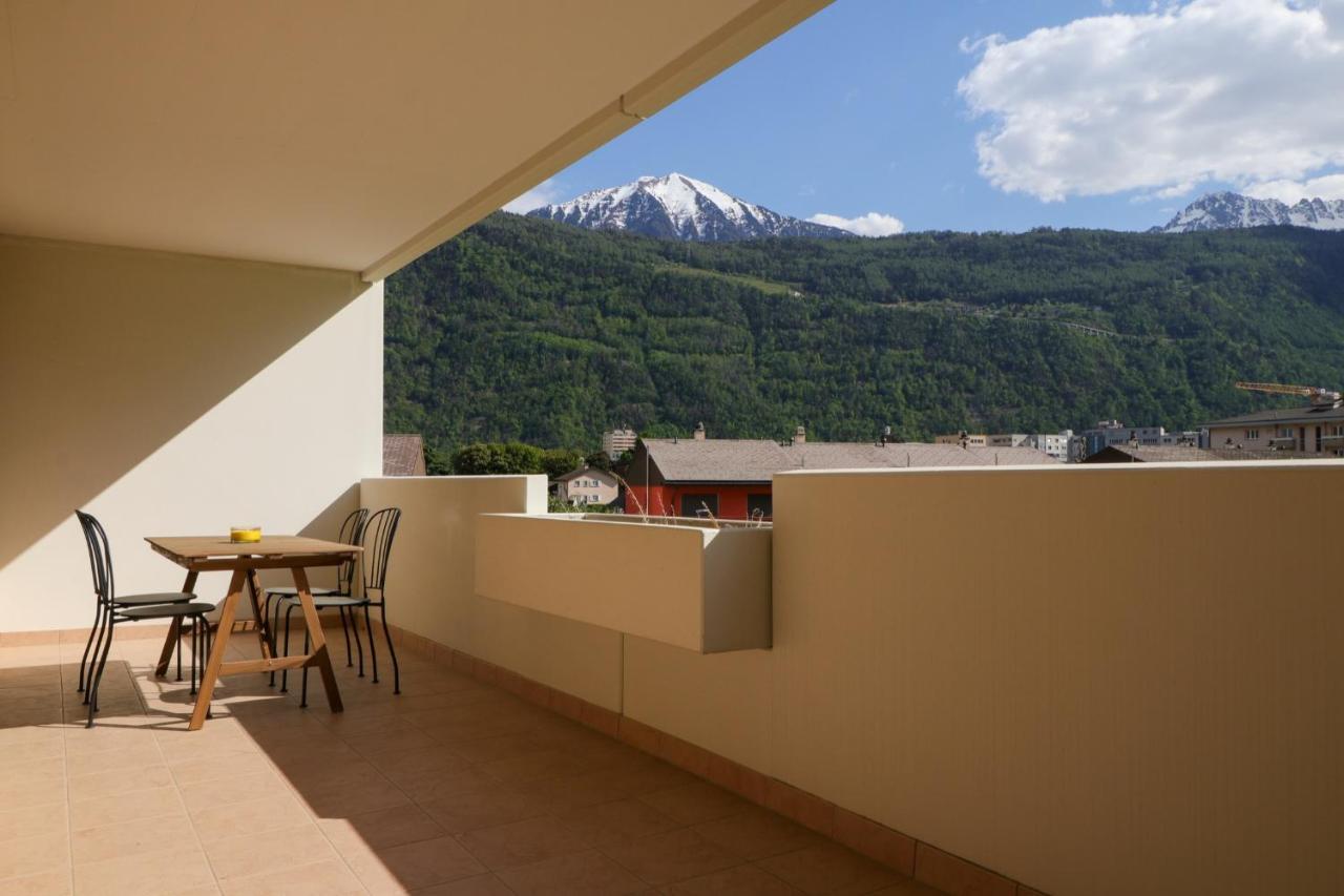 Modern Apartment Close To Martigny Train Station Exterior foto