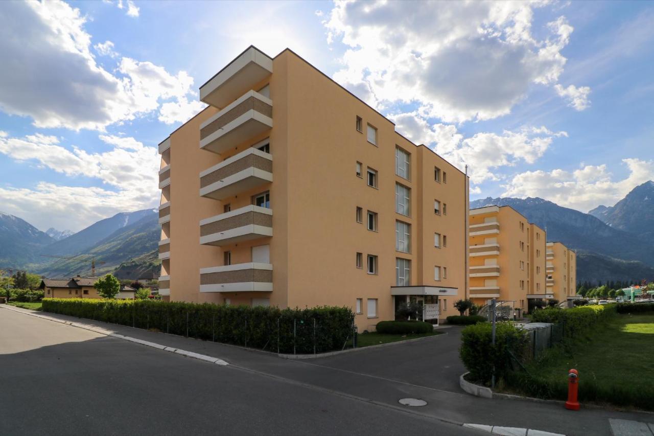 Modern Apartment Close To Martigny Train Station Exterior foto