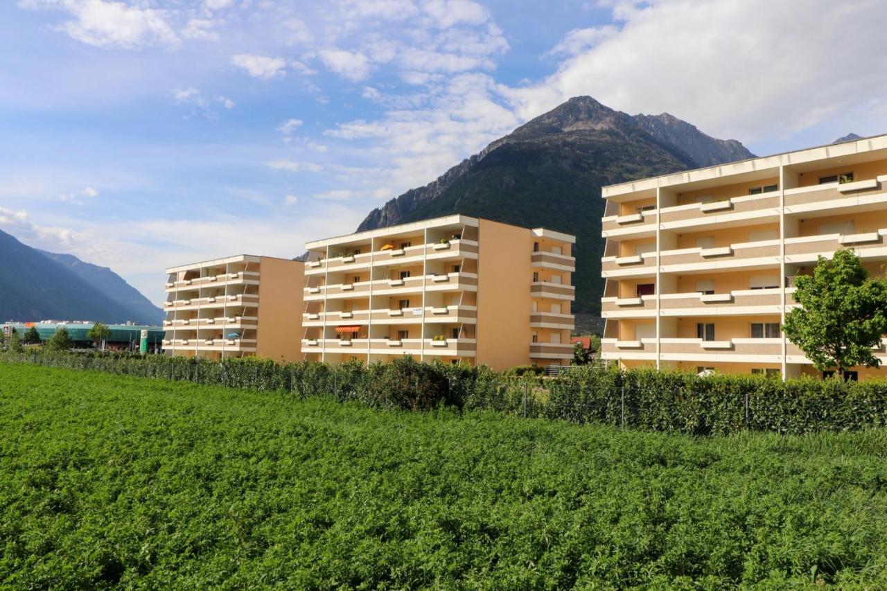 Modern Apartment Close To Martigny Train Station Exterior foto