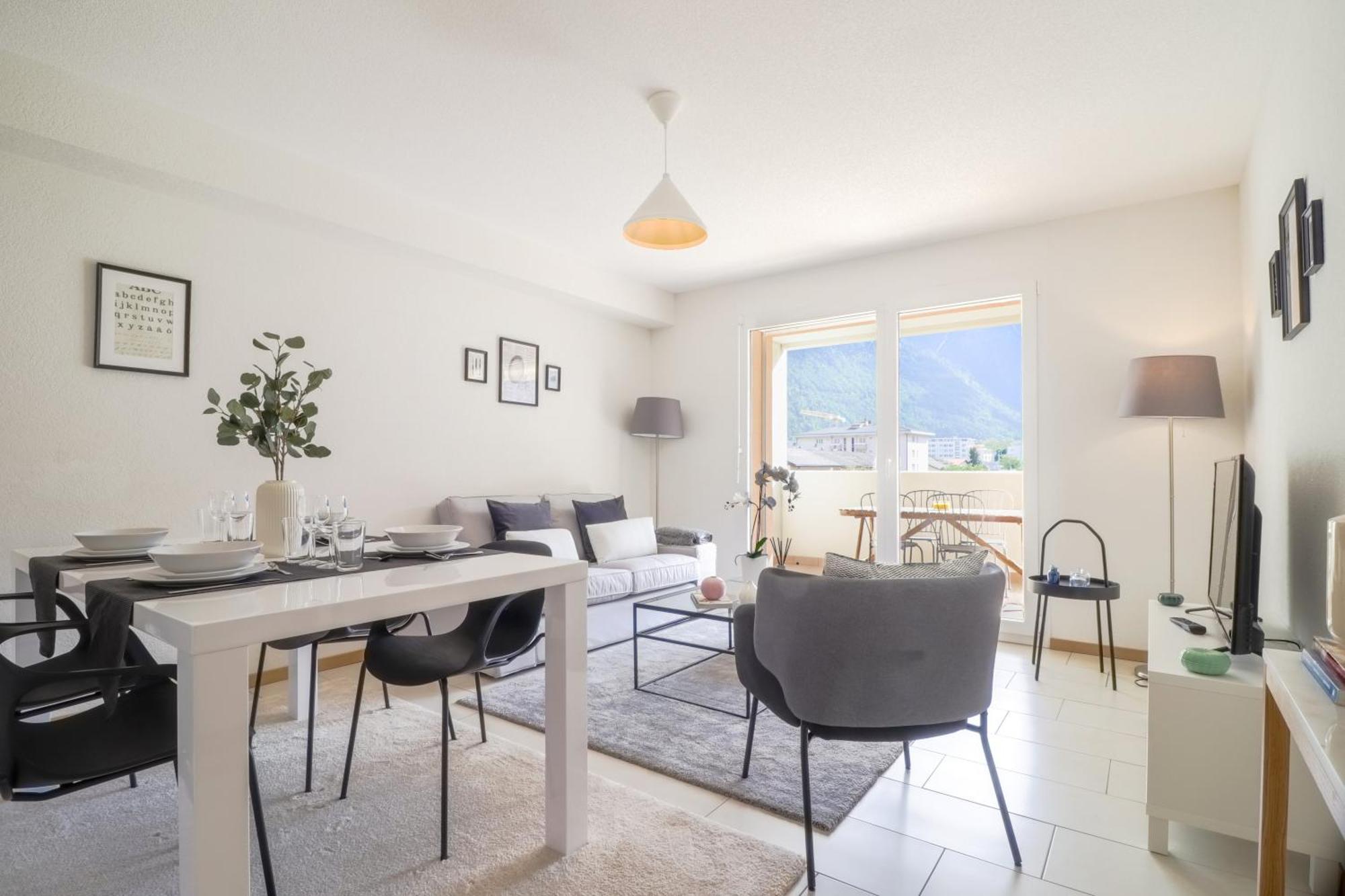 Modern Apartment Close To Martigny Train Station Exterior foto